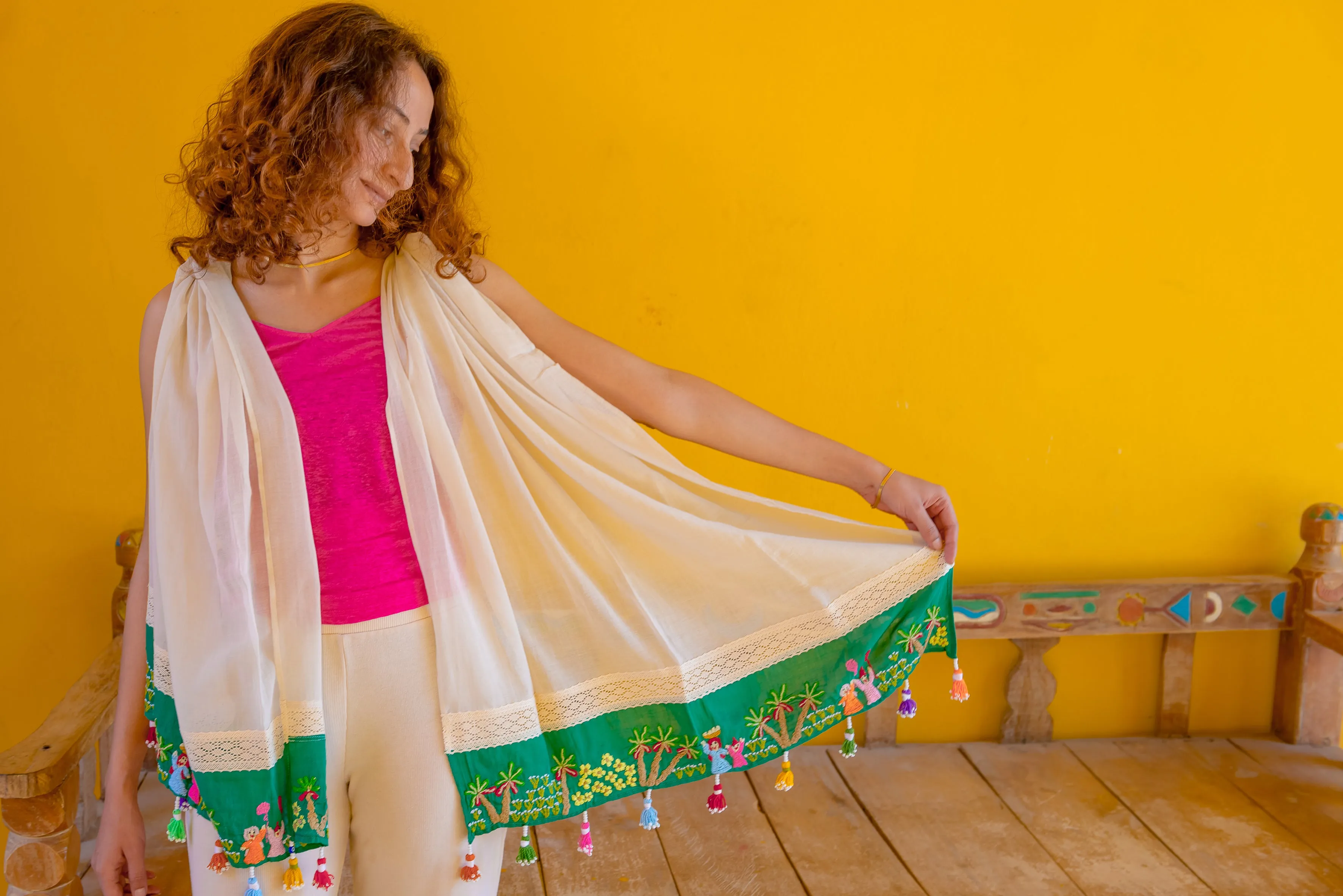 Classic Fellahy Shawl with Lace